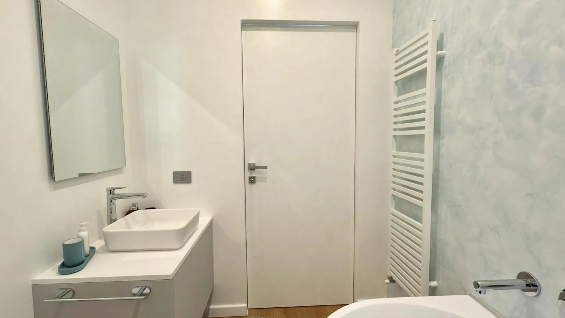 Elda Apartment With Garden And Lake View Onno Itálie