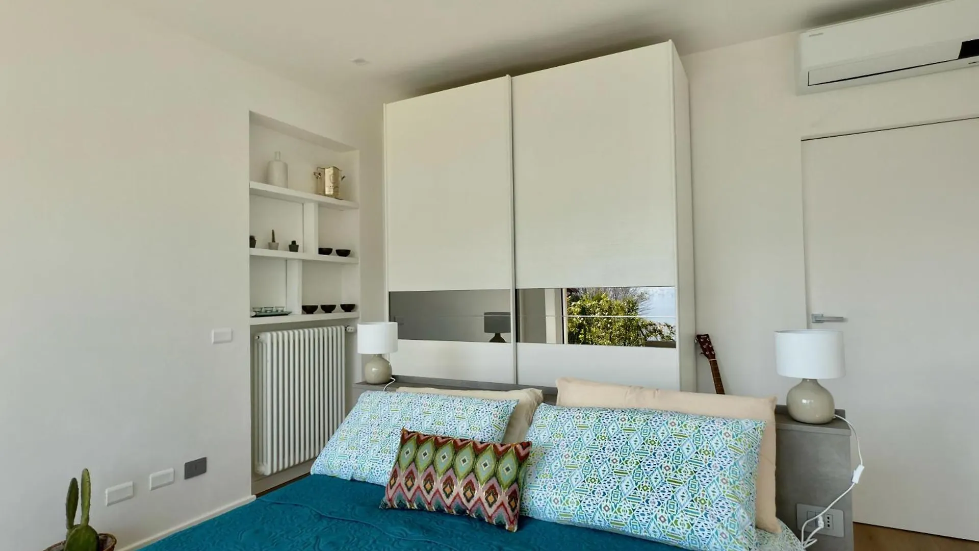 Elda Apartment With Garden And Lake View Onno