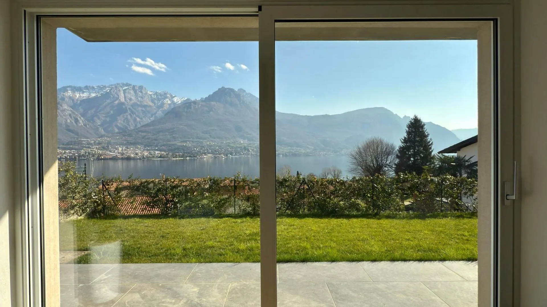 Elda Apartment With Garden And Lake View Onno 0*,