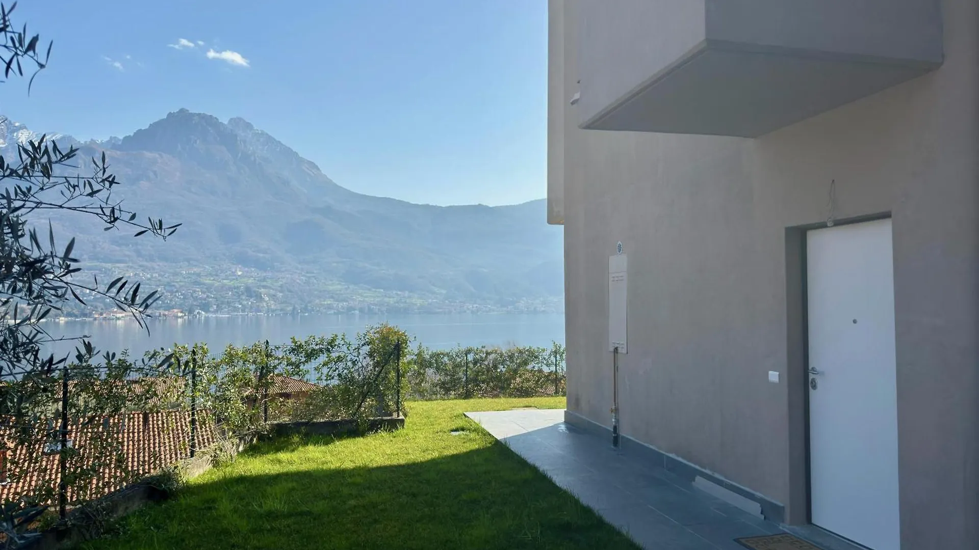 Elda Apartment With Garden And Lake View Onno