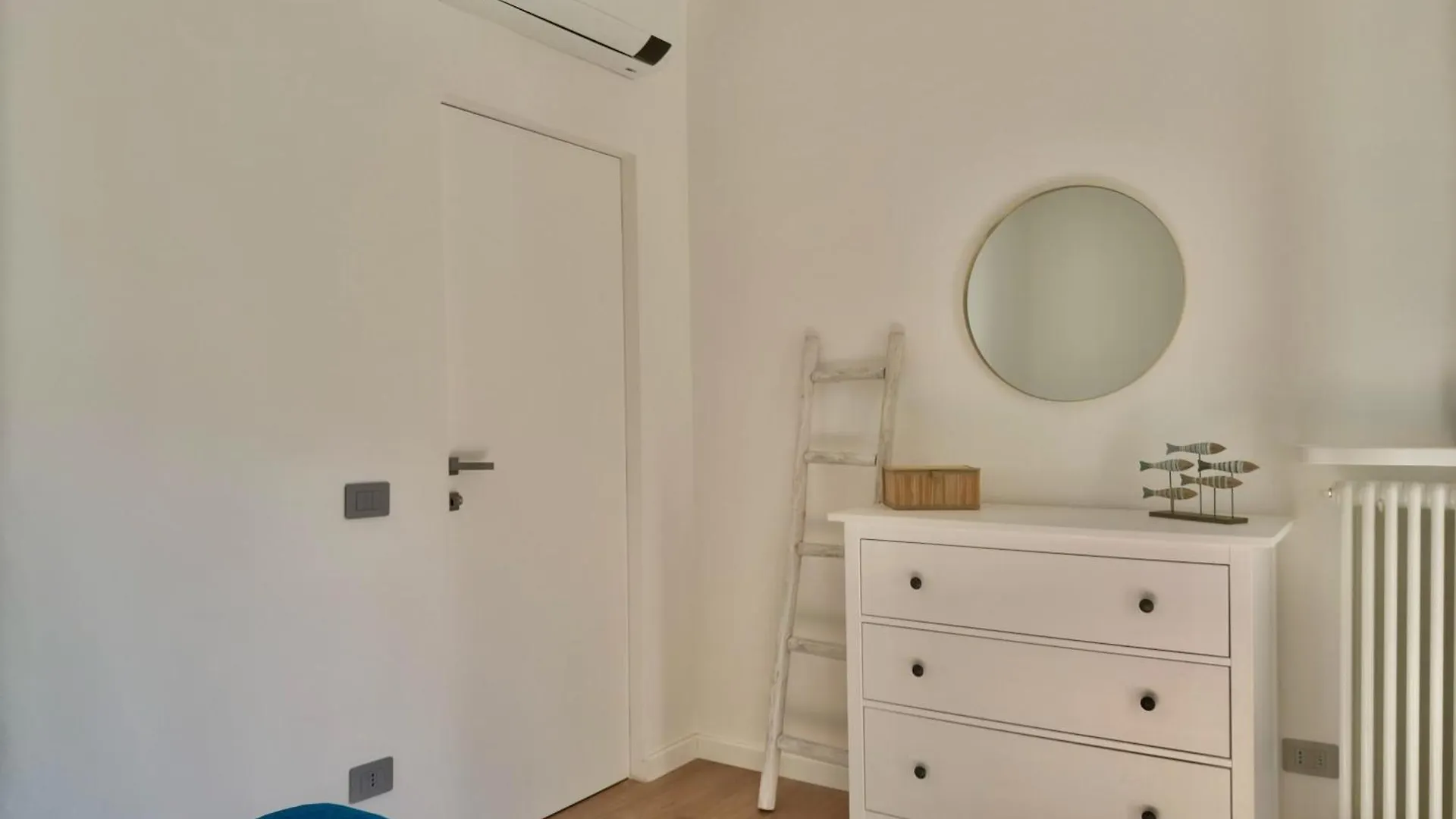 Elda Apartment With Garden And Lake View Onno 0*,  إيطاليا