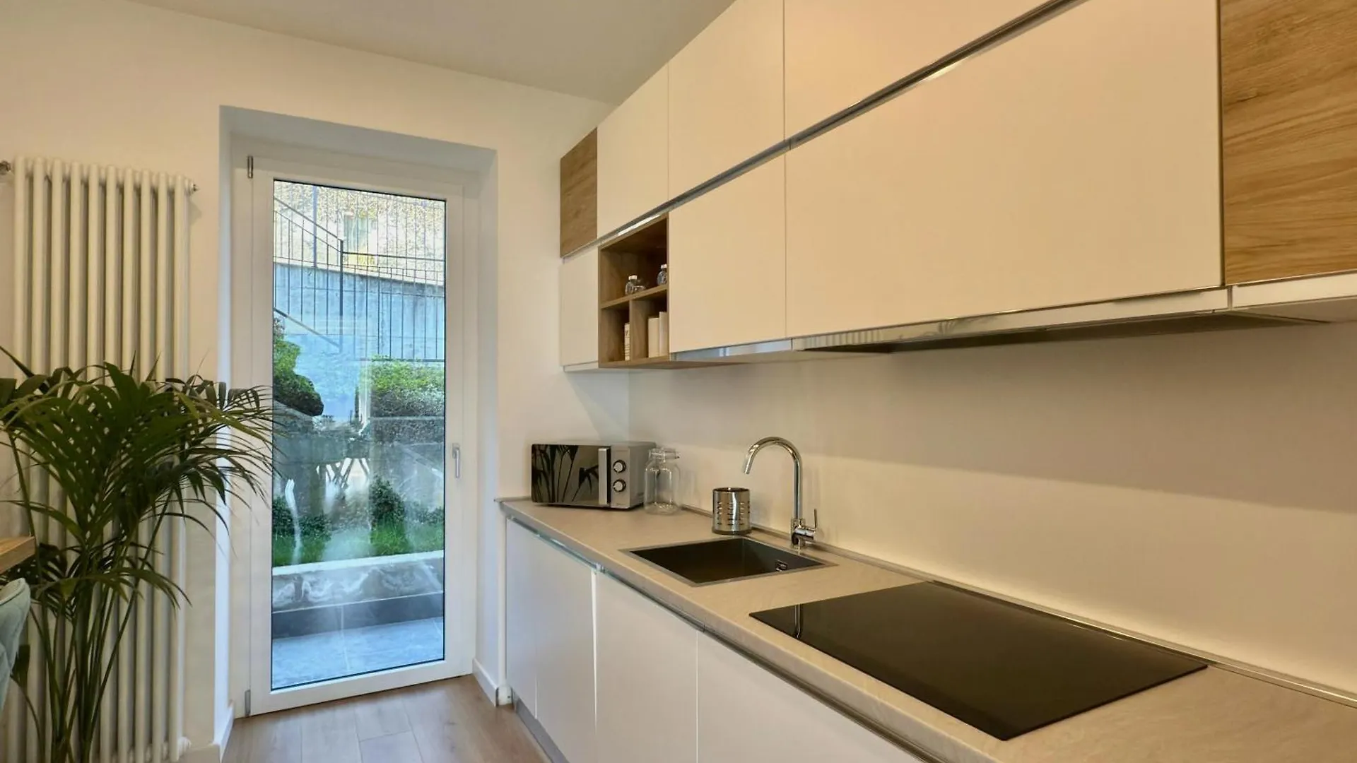 Elda Apartment With Garden And Lake View Onno