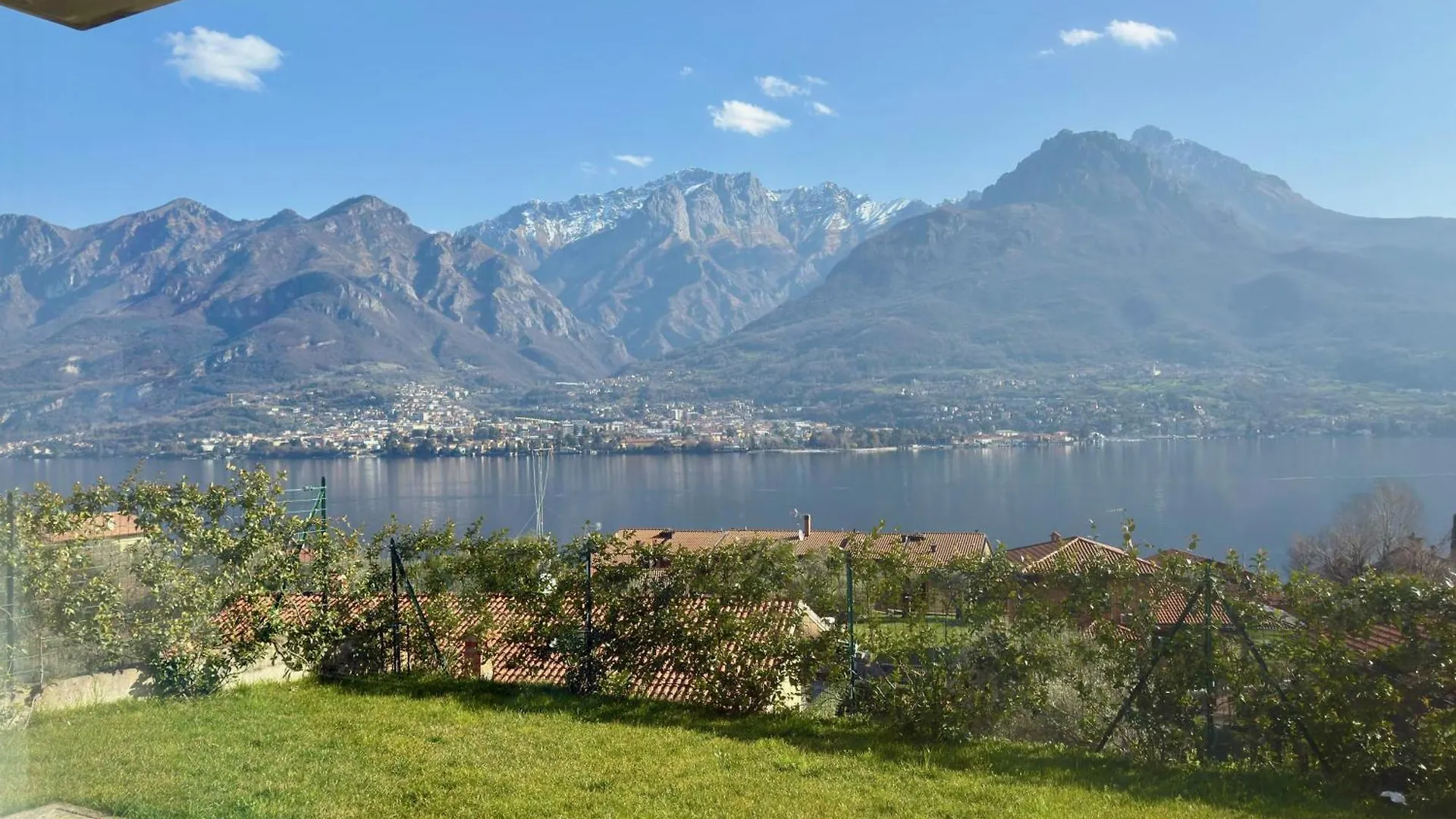 Elda Apartment With Garden And Lake View Onno