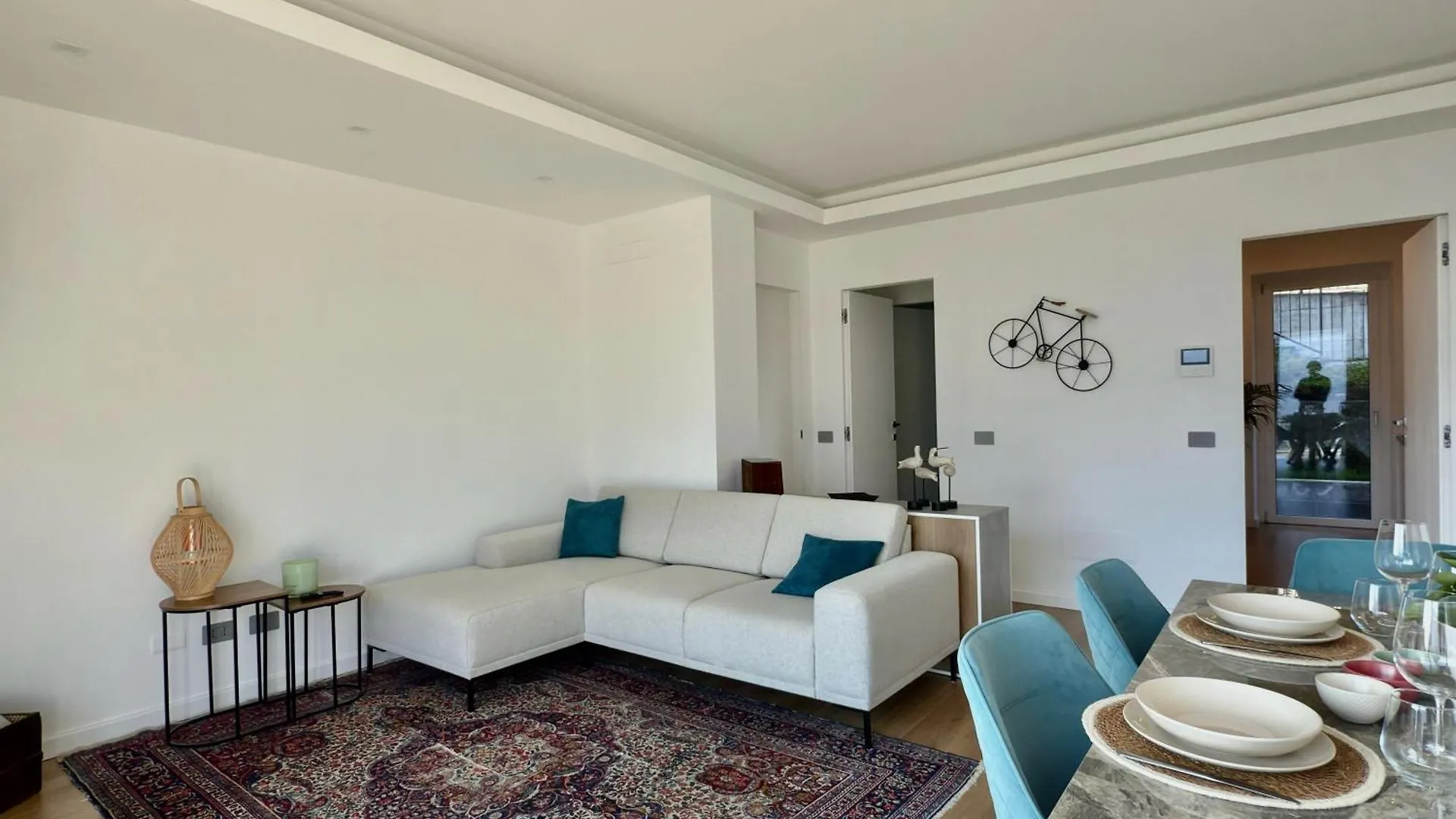 Elda Apartment With Garden And Lake View Onno