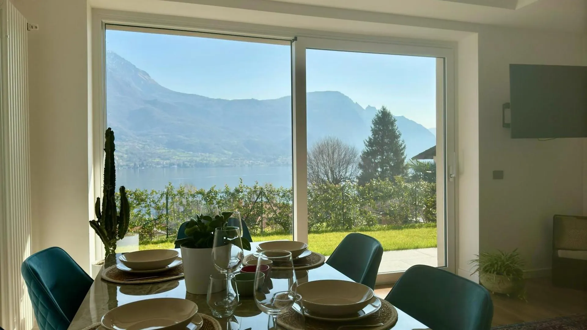 Elda Apartment With Garden And Lake View Onno 0*,  إيطاليا