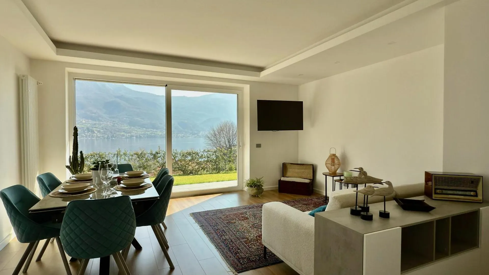 Elda Apartment With Garden And Lake View Onno